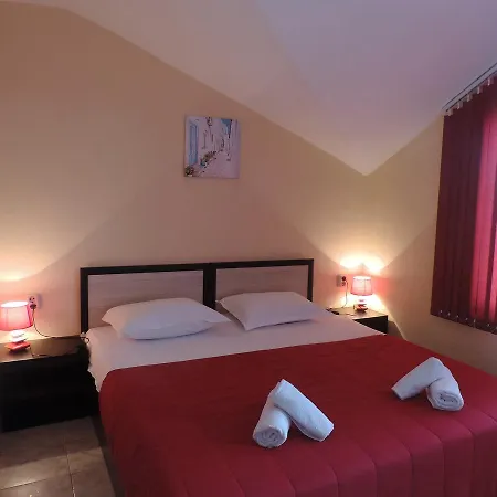 Bа́kish Pensión 3*