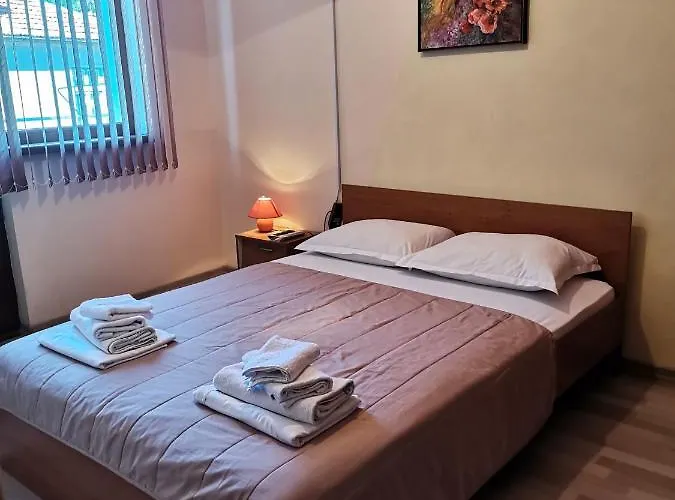 Bа́kish بيت ضيافة ابزور